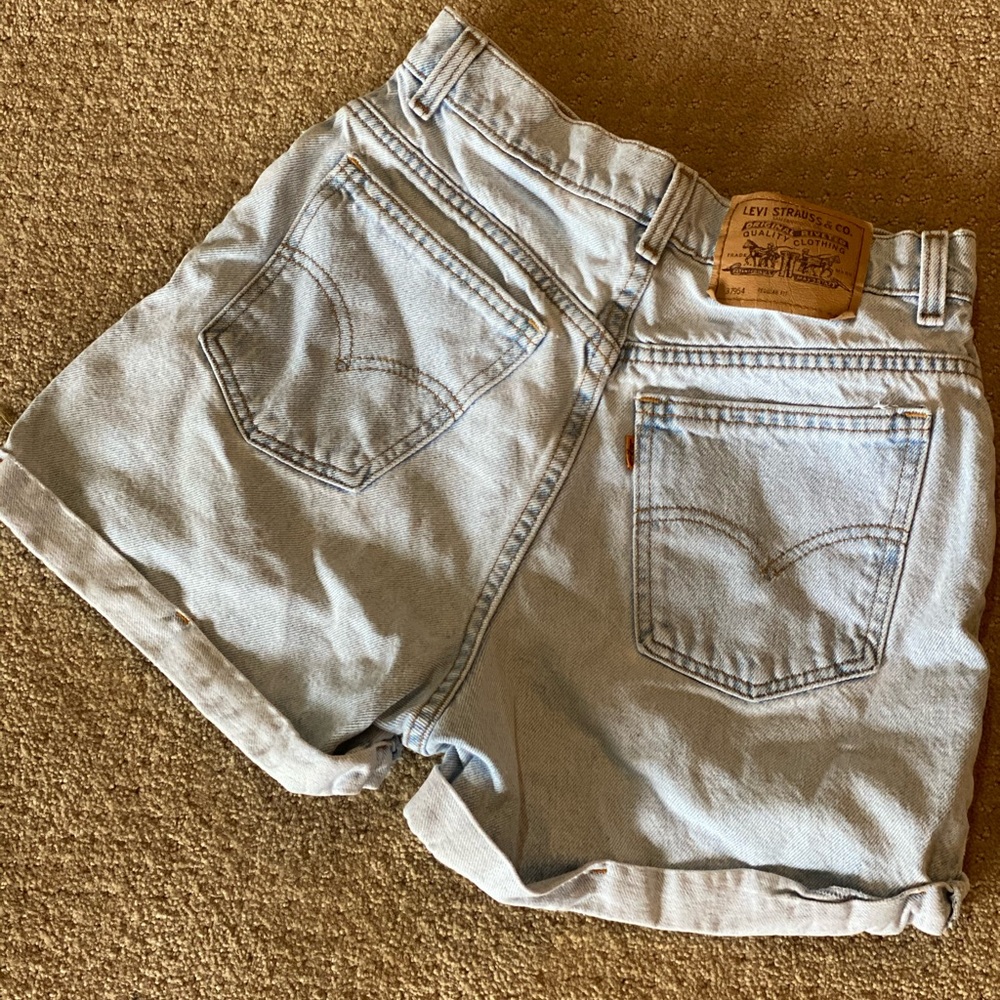 🤍💙 Light Washed Levi Shorts 💙🤍